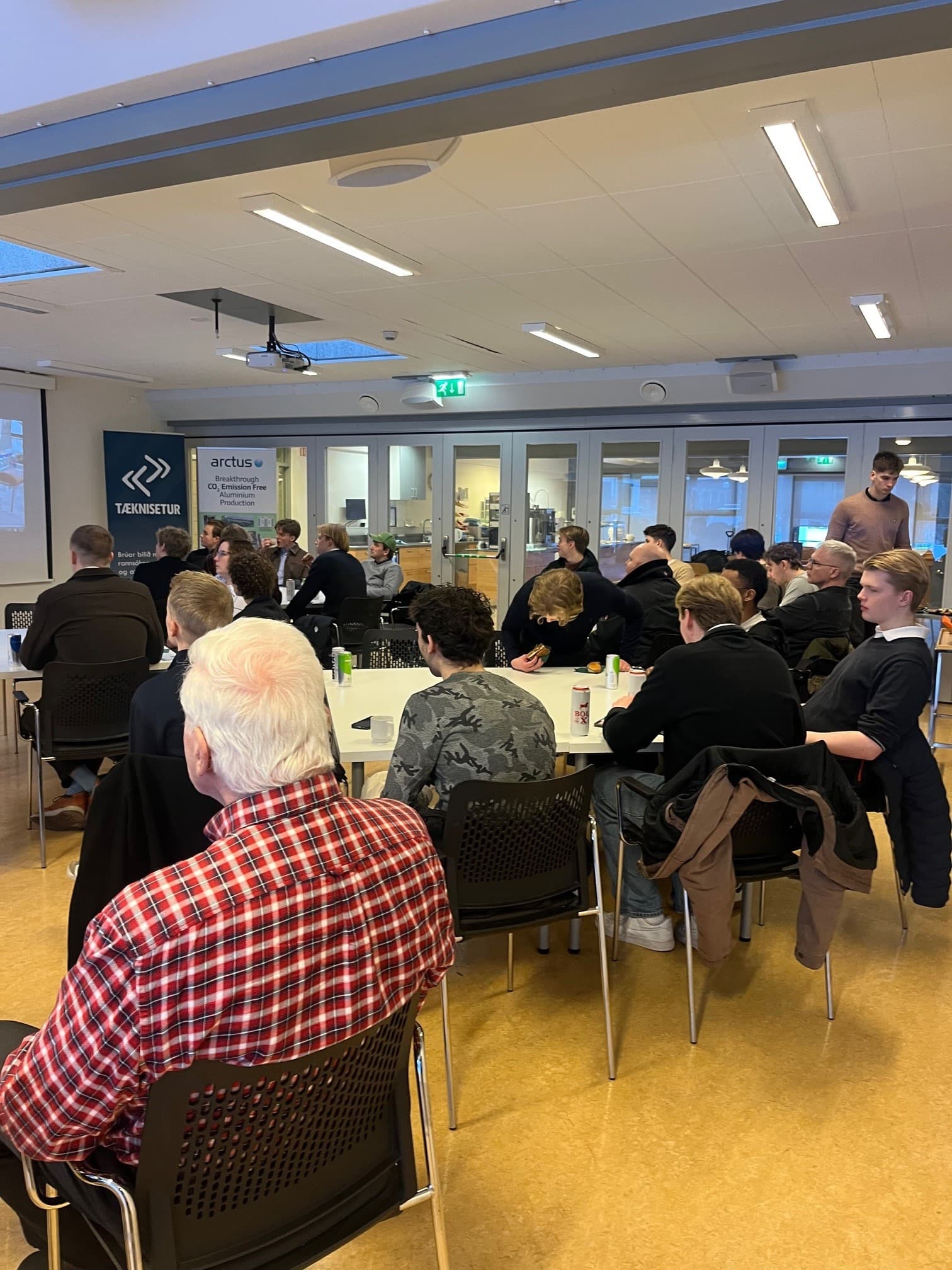 Verkfræðinemar í heimsókn - Innsýn í nýsköpun og rannsóknir